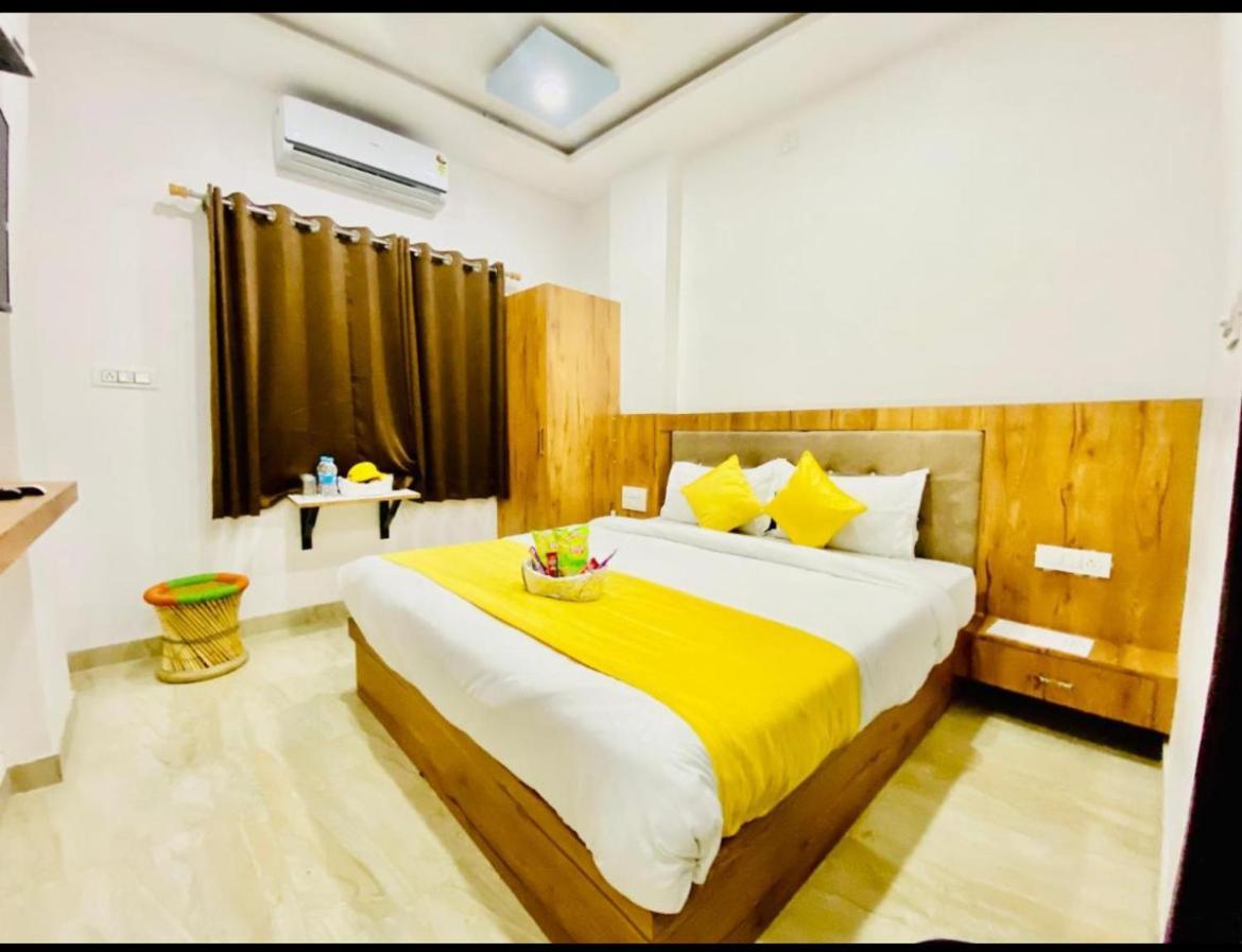 Vallabhgarh A Lake Facing Balcony Udaipur Exterior photo